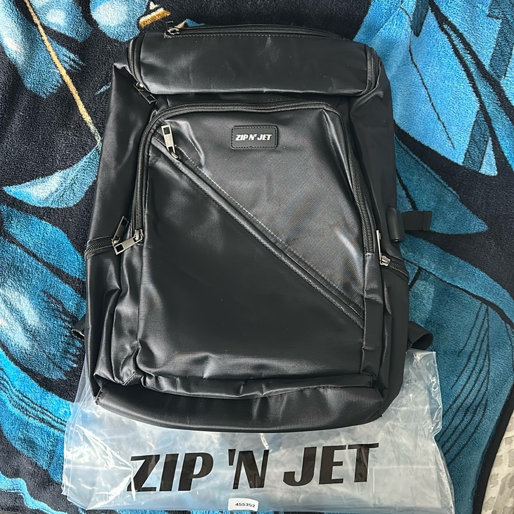 Zip n Jet, computer backpack with USB charging port